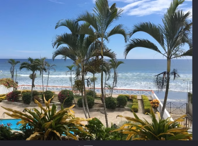 OLON, ECUADOR. Bosque privado con vista al mar