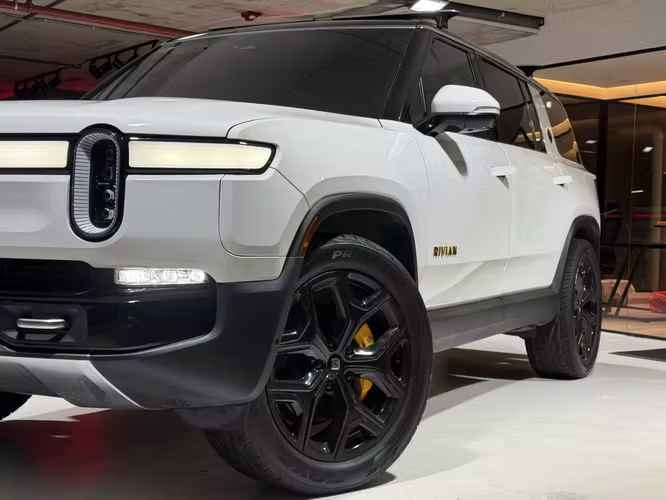 RIVIAN R1S QUAD-MOTOR AWD 2024 - Imagen 4