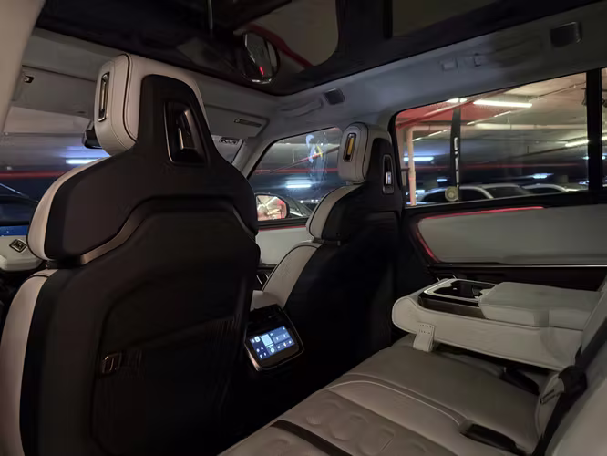 RIVIAN R1S QUAD-MOTOR AWD 2024 - Imagen 17