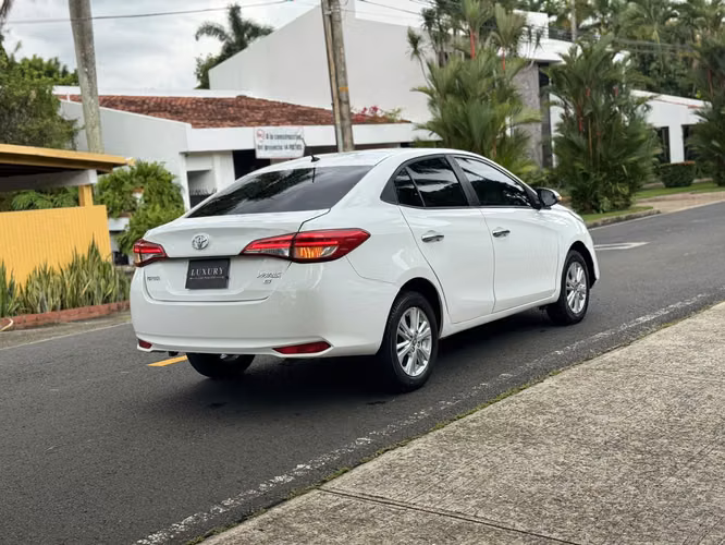 Toyota Yaris Año 2018 ~ Version Semi Full   