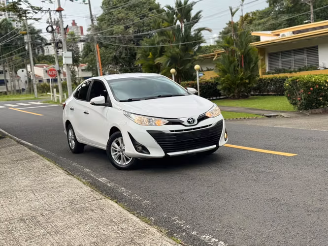 Toyota Yaris Año 2018 ~ Version Semi Full   