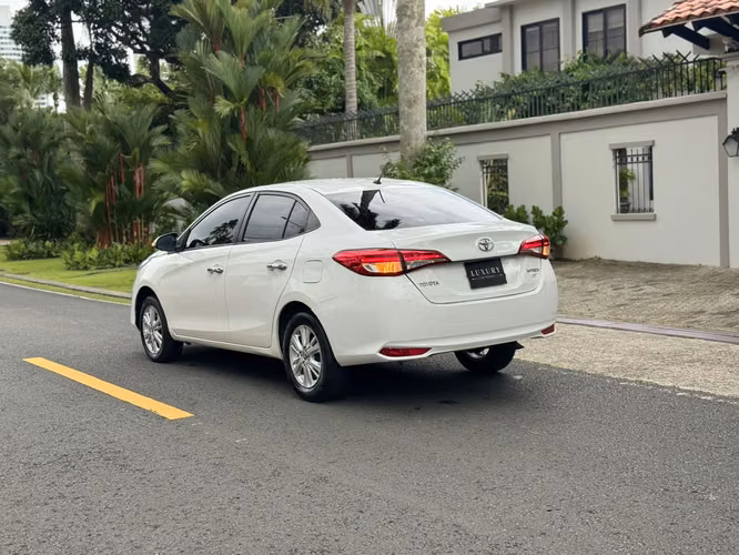 Toyota Yaris Año 2018 ~ Version Semi Full   