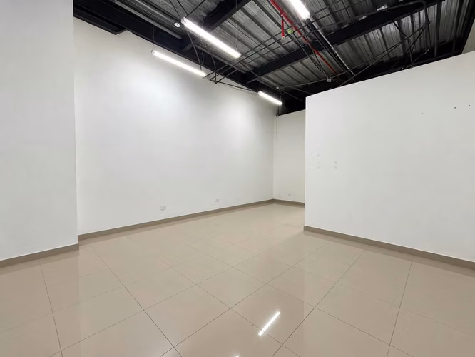 LOCAL COMERCIAL EN ALQUILER EN CODADO DEL REY- 98M2 EN PB