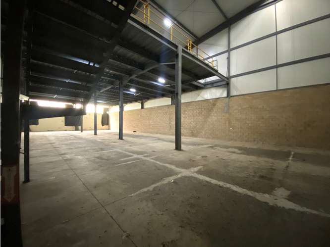 Alquiler de Galera de 1,603 metros en Villa Zaita