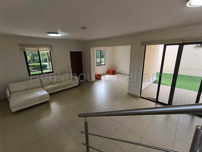 Alquiler de Casa con Línea blanca en Panama Pacifico River Valley EC