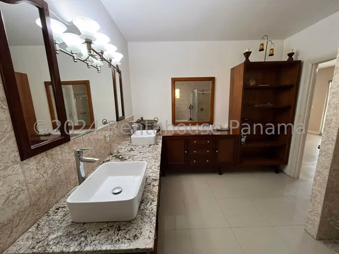 Venta de Casa en Las Cumbres Solo Cliente Directo MC