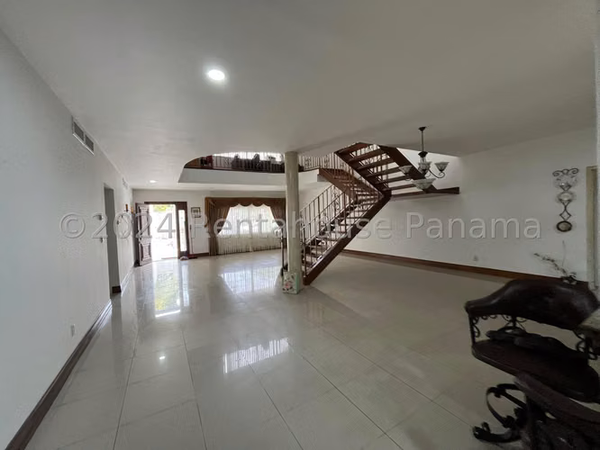Venta de Casa en Las Cumbres Solo Cliente Directo MC