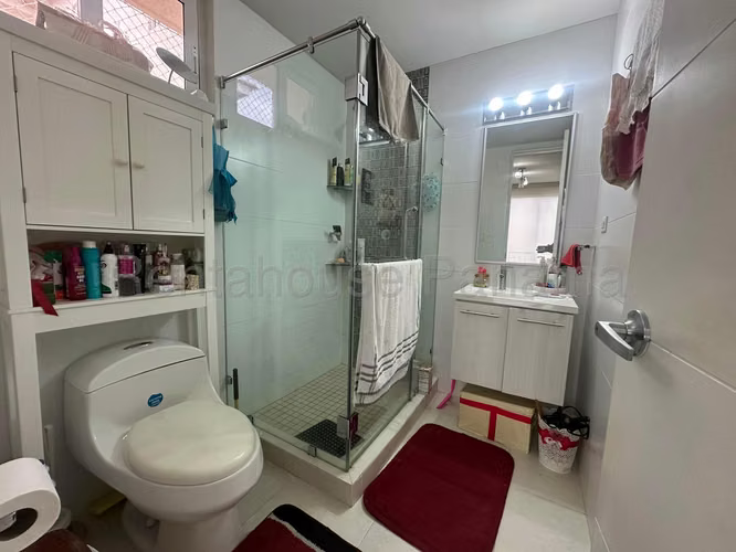 Venta de Apartamento en Ph Torres de Versalles SN