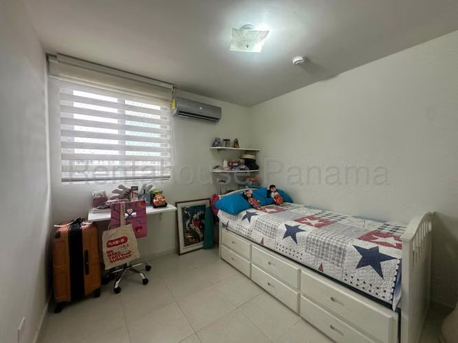 Venta de Apartamento en Ph Torres de Versalles SN