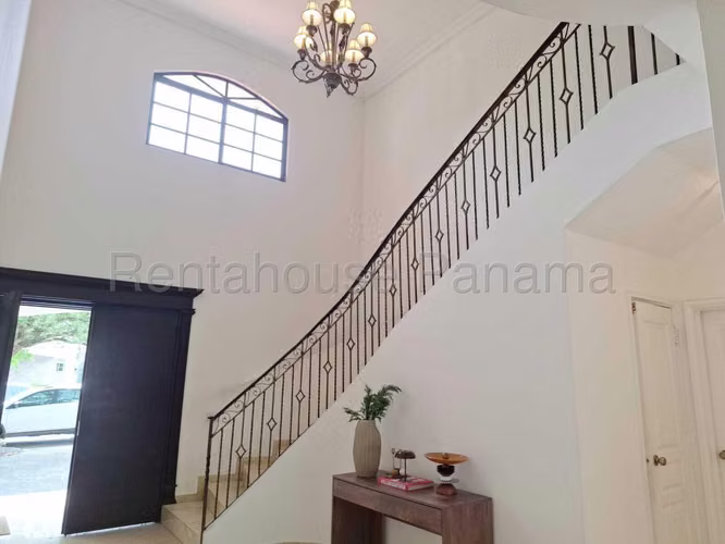 Venta de Casa Exclusiva en PH Costa Serena, Costa del Este 27-2220GG