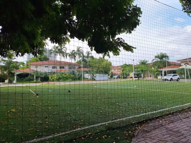 Venta de Casa Exclusiva en PH Costa Serena, Costa del Este 27-2220GG