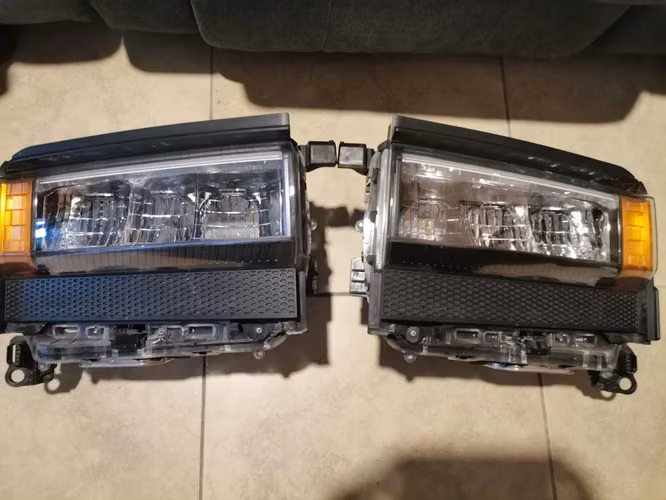 Faros Toyota Land Cruiser Prado 250 - Imagen 2