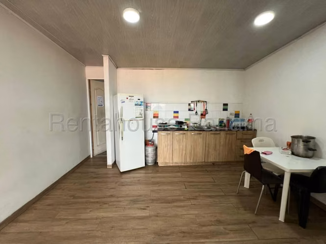 Casa en Venta en Parque Lefevre 27LDC2233