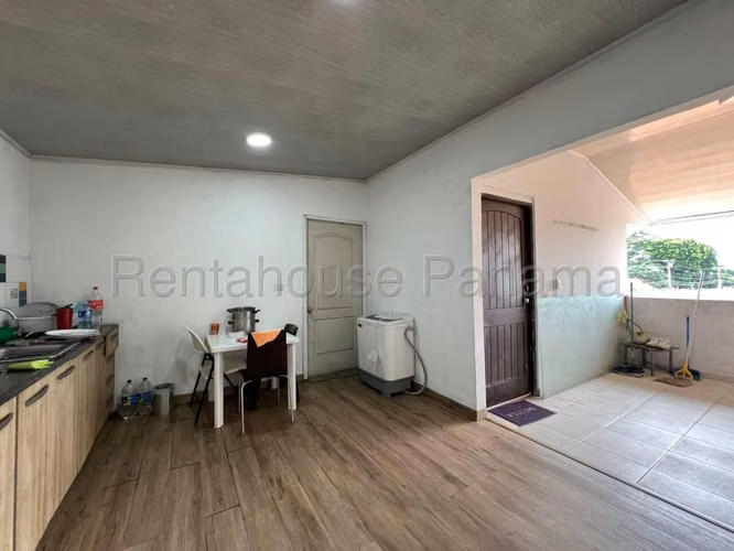 Casa en Venta en Parque Lefevre 27LDC2233