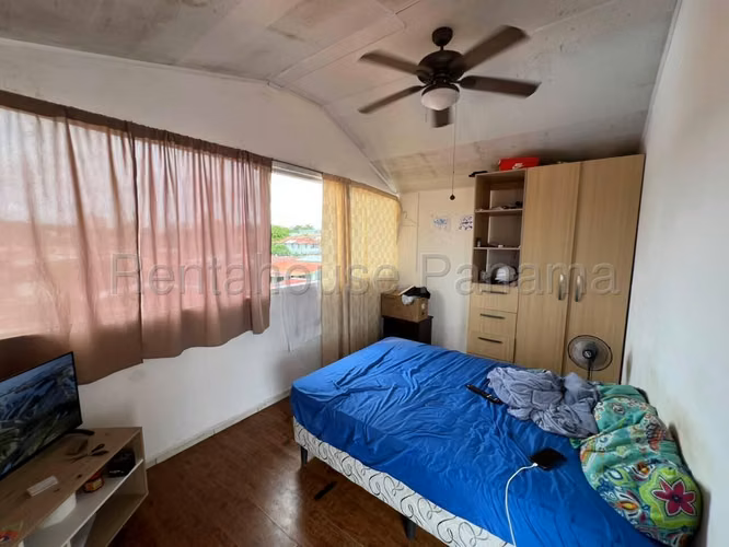 Casa en Venta en Parque Lefevre 27LDC2233