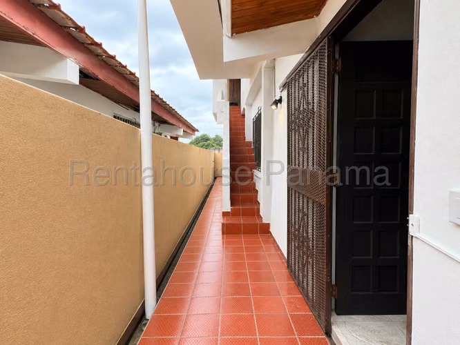 Casa en Venta en Parque Lefevre 27LDC2233