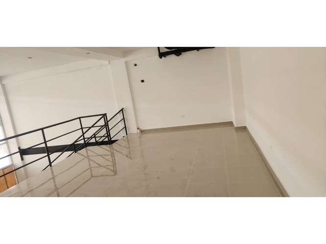 SE ALQUILA LOCAL LAS MAÑANITAS GALERIA PANAMERICANA 21M ALTILLO 1BAÑO