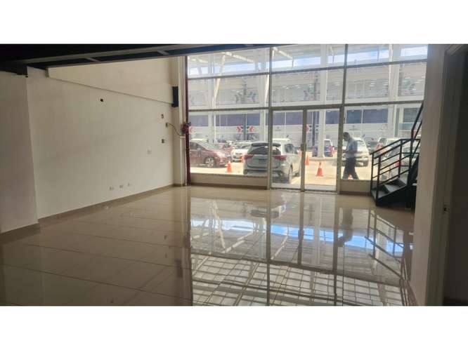 SE ALQUILA LOCAL LAS MAÑANITAS GALERIA PANAMERICANA 21M ALTILLO 1BAÑO