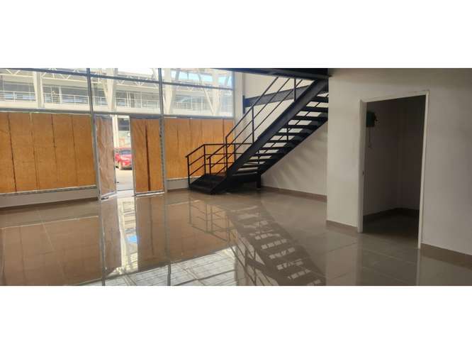 SE ALQUILA LOCAL LAS MAÑANITAS GALERIA PANAMERICANA 21M ALTILLO 1BAÑO