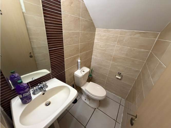 SE VENDE CASA BRISAS DEL GOLF VICTORIA 164M 3HABITACION 2 BAÑOS DUPLEX