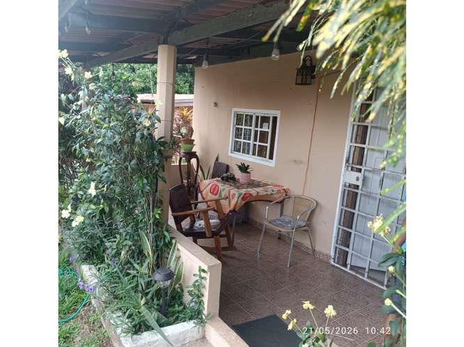 SE VENDE CASA EN CHORRERA  270 M2 CON TERRAZA Y ZONAS VERDES