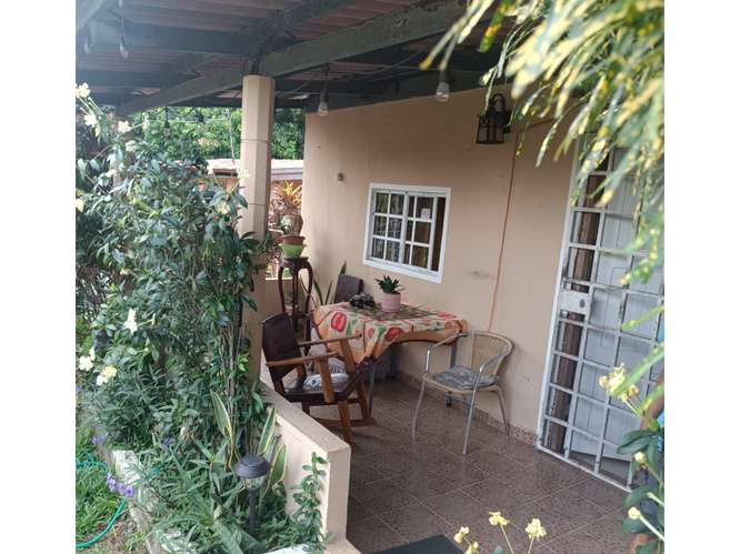 CHORRERA / 3 HABITACIONES / 270 M2 / TERRAZA / PATIO / ZONAS VERDES