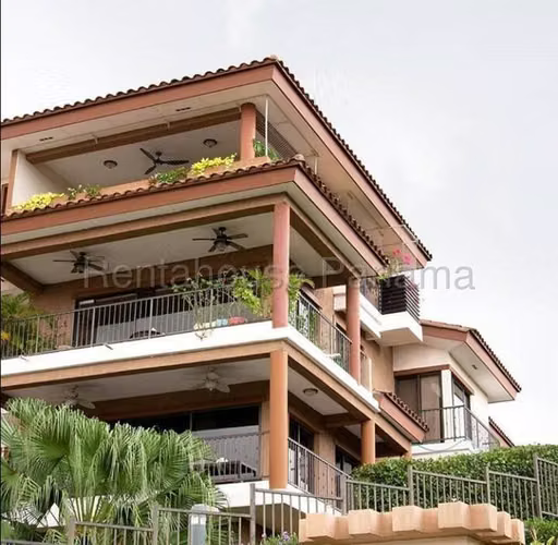 Se vende Apartamento Tipo Garden de 280 m2. 