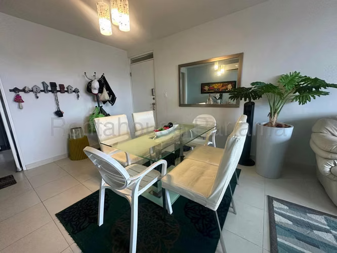Venta de apartamento en Versalles AK - Imagen 3