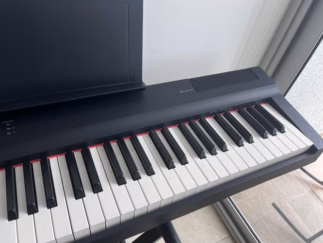 Yamaha P-125 digital piano with support, chair and pedal