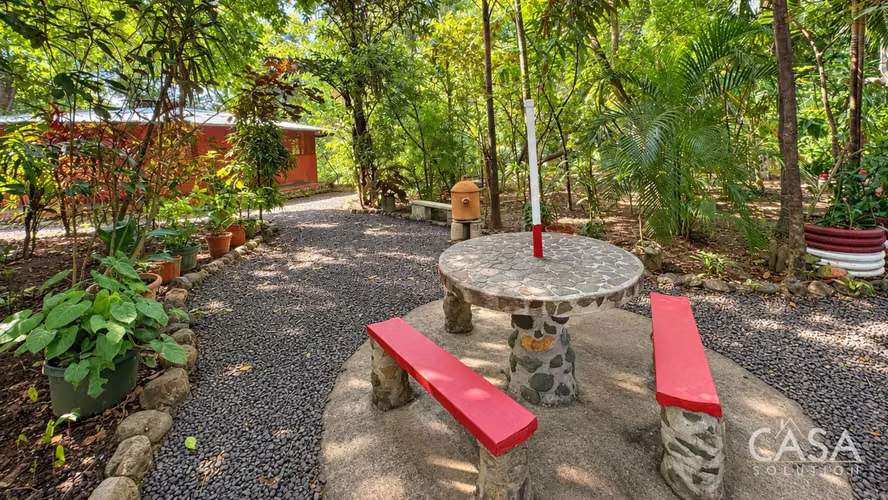 Casa con casa de huéspedes y amplio terreno en venta en Bejuco, Chame cs id: 341603