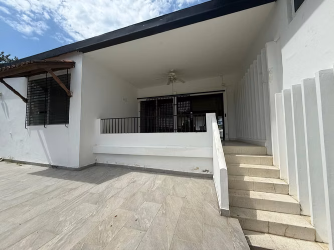 ALTOS DEL GOLF VENDO CASA 