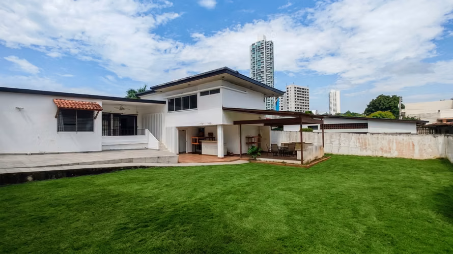 ALTOS DEL GOLF VENDO CASA 