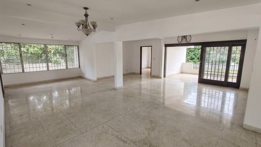 ALTOS DEL GOLF VENDO CASA 