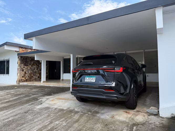 ALTOS DEL GOLF VENDO CASA 