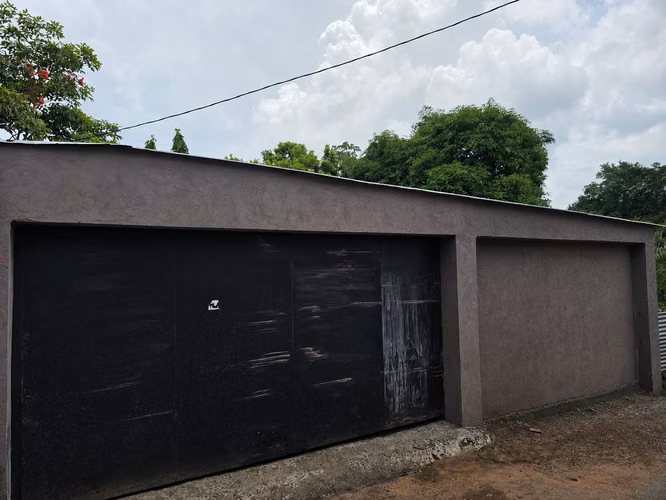 CASA CON AMPLIO TERRENO EN NUEVA ESPERANZA – 24 DE DICIEMBRE - Imagen 2