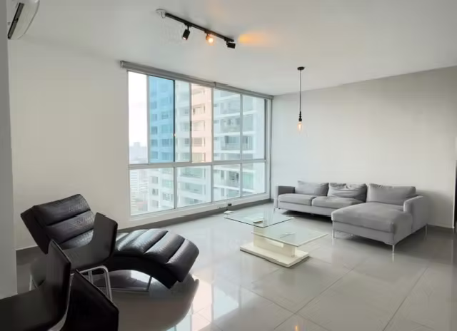 Alquilo apartamento en San Francisco, 2 recamaras, Semi-amoblado, 95m2.