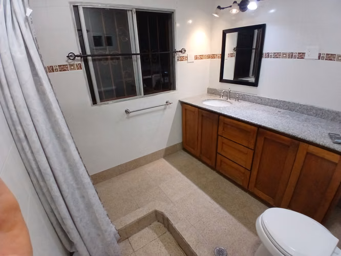 Espaciosa y muy comoda casa de 3 recamaras en Villas de Howard. Alrededor super natural y tranquilo!