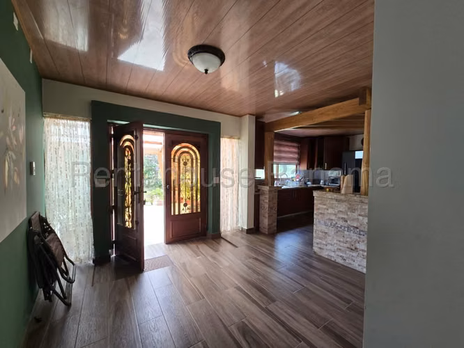 Casa en Venta en Juan Diaz. 27-2085.