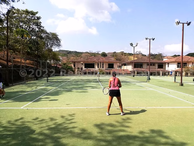 VENTA DE APARTAMENTO EN CLAYTON EMBASSY CLUB TIPO GARDEN  | US$655,000