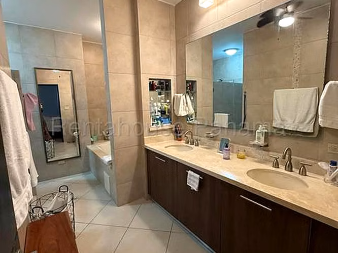 VENTA DE APARTAMENTO EN CLAYTON EMBASSY CLUB TIPO GARDEN  | US$655,000