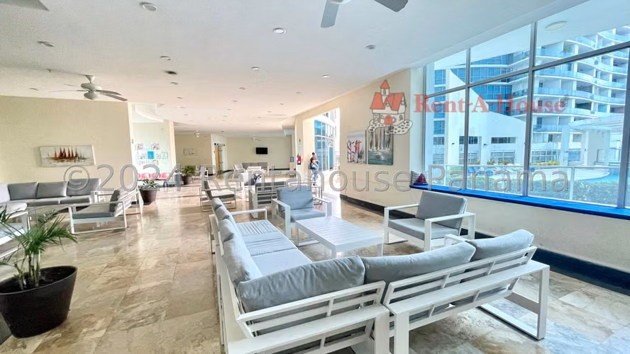 Venta Loft Amoblado Frente al Mar con Terraza | 167 m2 | Pacific Village Punta Pacifica - ALYC 24-8493