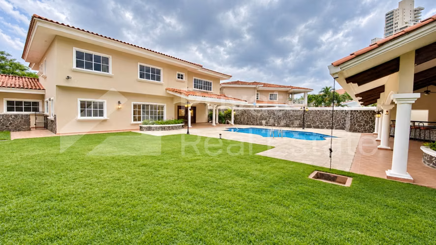 Se Alquila casa en Costa Serena en Costa del Este