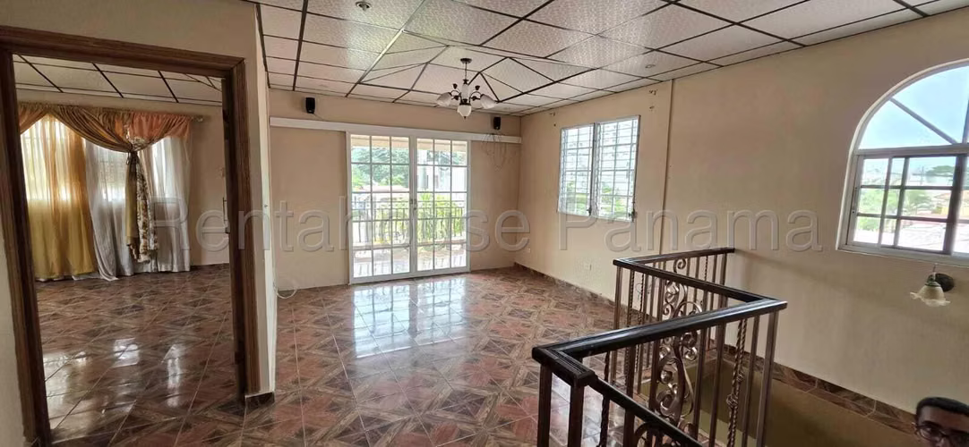 Vendo Casa de 215m2 en Villa Lucre 27-2015SRZ