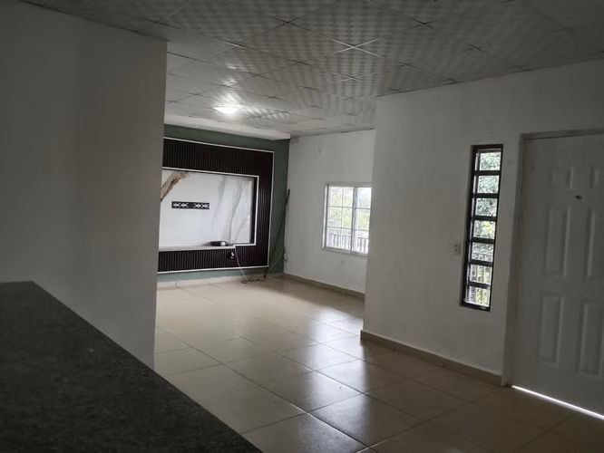 Apartamentos en alquiler :con amplias habitaciones,sala cocina y lavandería techada 