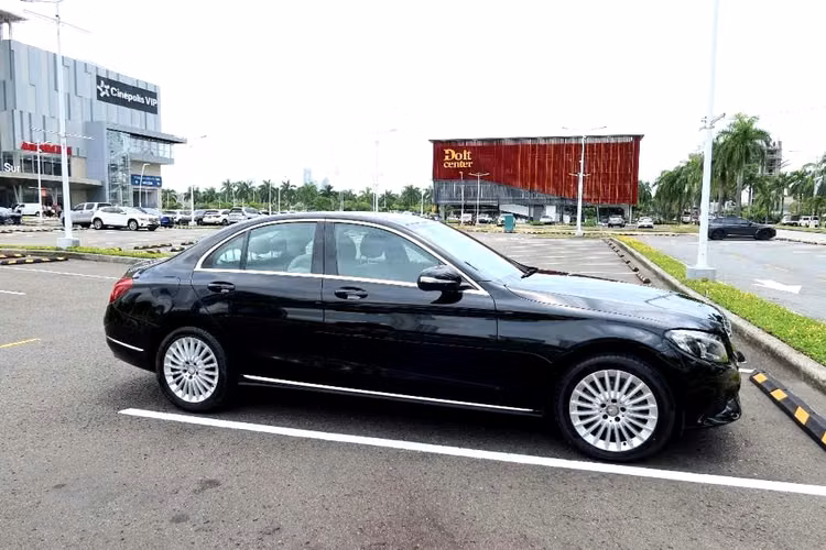 Mercedes Benz 180 DEL 2015 IMPECABLE 