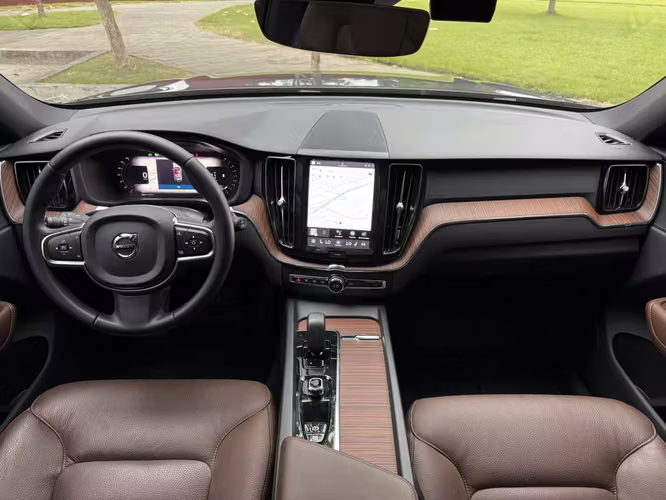 Volvo XC60 B5 Mild Hybrid 2024 COMO NUEVO 