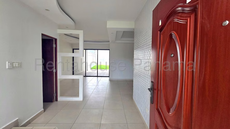 Casa en Venta en Brisas del Golf. PH SIERRA NEVADA. 27LDC2256