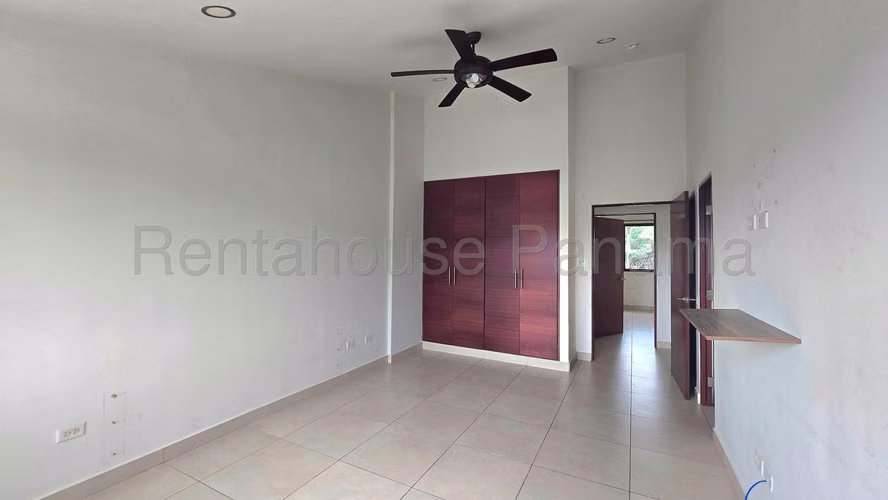 Casa en Venta en Brisas del Golf. PH SIERRA NEVADA. 27LDC2256