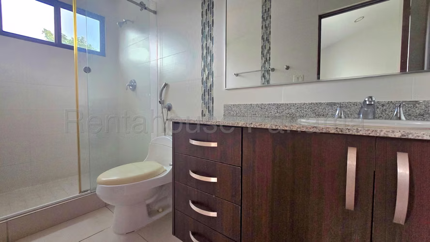 Casa en Venta en Brisas del Golf. PH SIERRA NEVADA. 27LDC2256