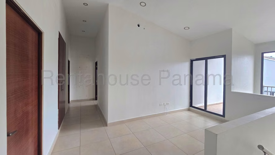 Casa en Venta en Brisas del Golf. PH SIERRA NEVADA. 27LDC2256